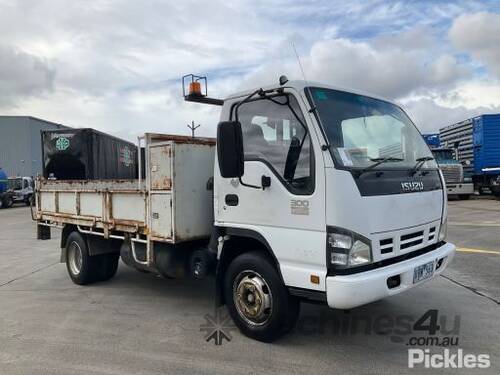 2006 Isuzu NPR 300