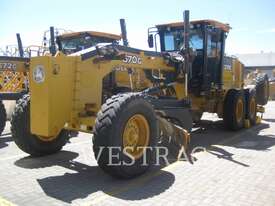 JOHN DEERE 670G Motor Graders - picture0' - Click to enlarge