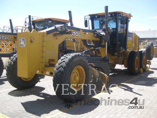 JOHN DEERE 670G Motor Graders