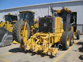 JOHN DEERE 670G Motor Graders - picture2' - Click to enlarge