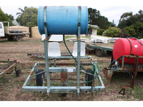 Single row plastic transplanter