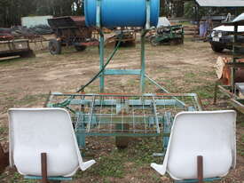 Single row plastic transplanter - picture2' - Click to enlarge