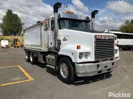 2003 Mack CLS Trident - picture0' - Click to enlarge