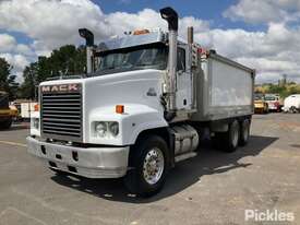 2003 Mack CLS Trident - picture0' - Click to enlarge