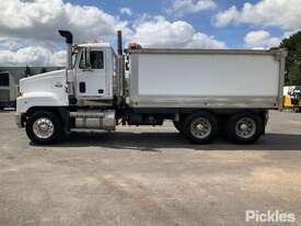 2003 Mack CLS Trident - picture1' - Click to enlarge