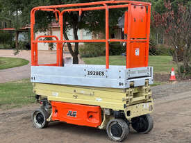 JLG 1930ES Scissor Lift Access & Height Safety - picture1' - Click to enlarge