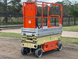 JLG 1930ES Scissor Lift Access & Height Safety - picture2' - Click to enlarge