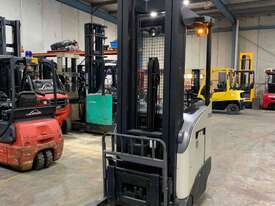 stand up Crown reach truck great battery side shift full working 1.7 ton 6.8m - picture1' - Click to enlarge