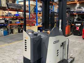 stand up Crown reach truck great battery side shift full working 1.7 ton 6.8m - picture2' - Click to enlarge