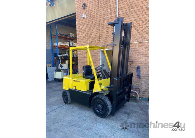 caption Diesel Mitsubishi 2 Ton Forklift