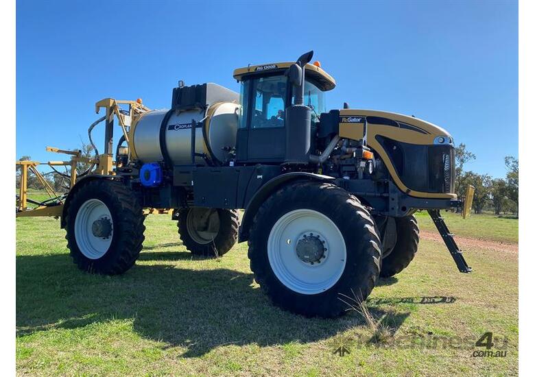caption 2018 ROGATOR 1300B SPRAYER 36m