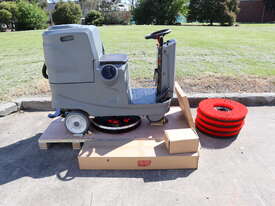 New Unused Yangzi X5 Ride-On Floor Scrubber Washer - picture0' - Click to enlarge