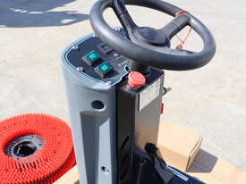 New Unused Yangzi X5 Ride-On Floor Scrubber Washer - picture1' - Click to enlarge