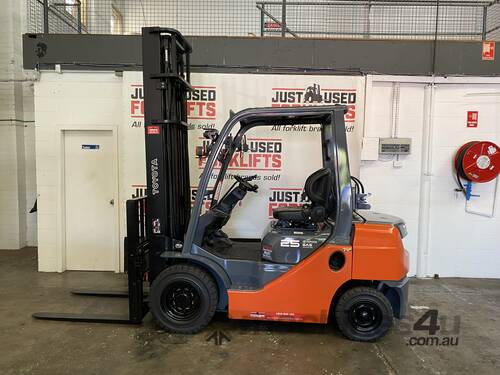 TOYOTA 8FG25 DELUXE 62332 2015 MODEL 2.5 TON 2500 KG CAPACITY LPG GAS FORKLIFT 4500 MM 2 STAGE 
