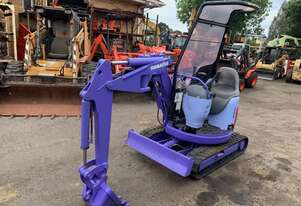 Komatsu PC08UU-1 Mini Excavator Perfect for Tight Access & Landscaping!