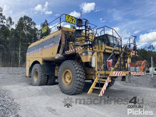 2005 Caterpillar 773E Service Truck