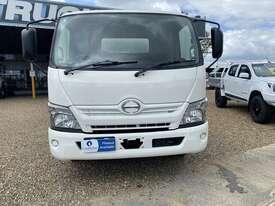 2015 Hino 300 917 White Tray Truck 4.0l 4x2 - picture0' - Click to enlarge