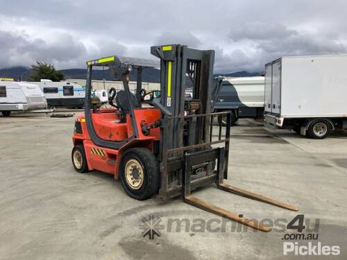 Clark CMP40D Forklift