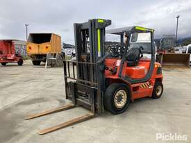 Clark CMP40D Forklift - picture1' - Click to enlarge