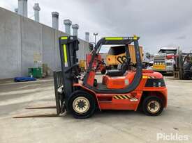 Clark CMP40D Forklift - picture2' - Click to enlarge