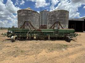 GREAT PLAINS DISC SEEDER  - picture0' - Click to enlarge