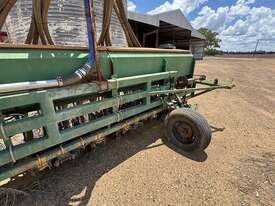 GREAT PLAINS DISC SEEDER  - picture0' - Click to enlarge