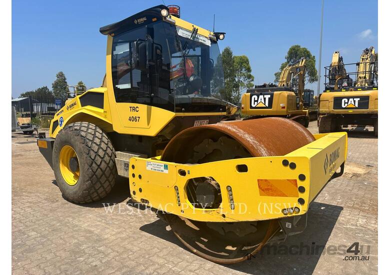 caption BOMAG BW213D-5 Vibratory Single Drum Smooth