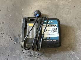 Makita Battery Charger - picture0' - Click to enlarge