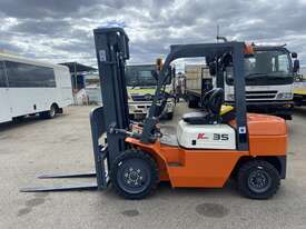 2023 I.C CPCD35 Diesel Forklift - picture1' - Click to enlarge