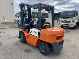 2023 I.C CPCD35 Diesel Forklift - picture2' - Click to enlarge