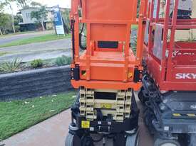 Scissor lift as new - picture0' - Click to enlarge