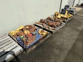 Earthmoving Parts - picture0' - Click to enlarge