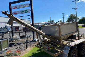 (7537) Mobile fertiliser/grain transfer hopper. (Bungadoo, QLD)