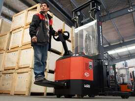 CQE12R SERIES WALKIE- / RIDE-ON REACH TRUCK - picture0' - Click to enlarge