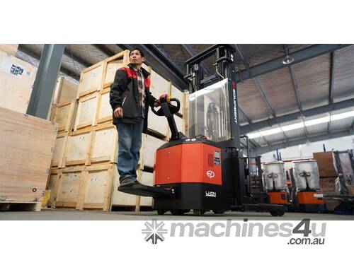 CQE12R SERIES WALKIE- / RIDE-ON REACH TRUCK