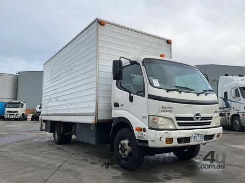 2008 Hino 300 916 Pantech (Day Cab)