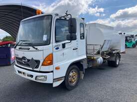 2006 Hino FD Fuel Tanker - picture1' - Click to enlarge