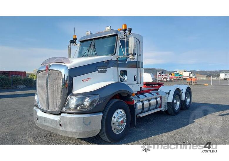 caption Kenworth T409