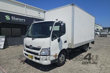 2019 Hino 300 4x2 Pantech W/Tailgate Loader