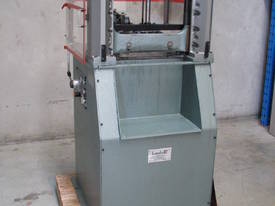 Bombelli Guillotine Machine - picture0' - Click to enlarge
