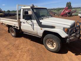 1998 Toyota Landcruiser  Diesel (NON MOBILE) - picture2' - Click to enlarge