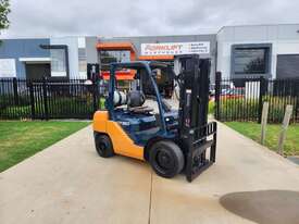 Toyota Forklift 3T Container Mast  - picture0' - Click to enlarge