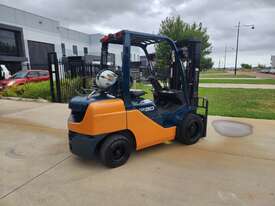 Toyota Forklift 3T Container Mast  - picture1' - Click to enlarge