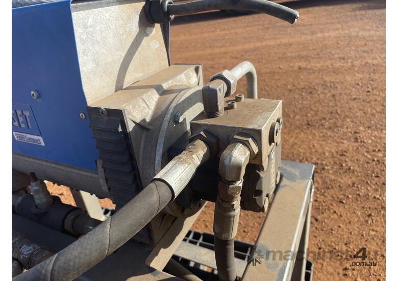 caption 1 X Dynaset Oil Pump with frame