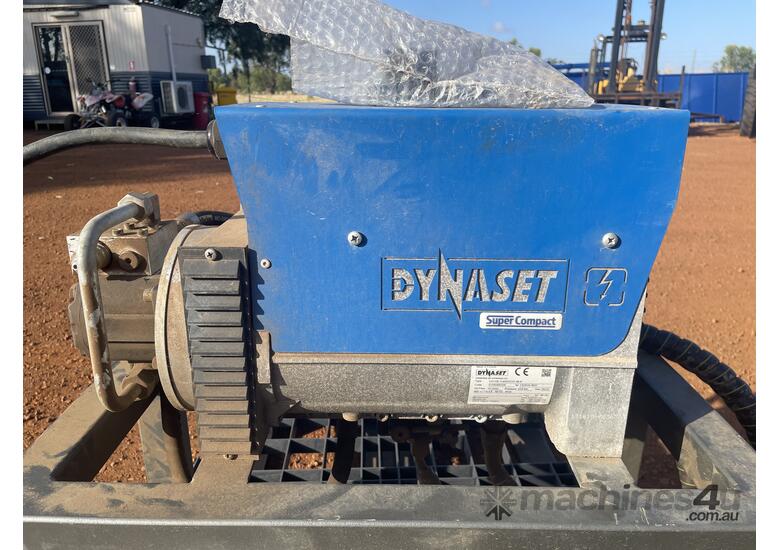 caption 1 X Dynaset Oil Pump with frame