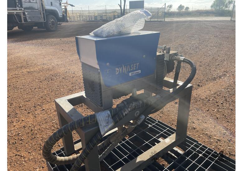 caption 1 X Dynaset Oil Pump with frame