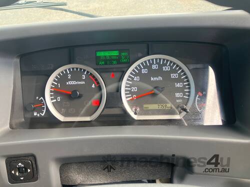 caption 2021 Isuzu NLR 45-150 Table Top
