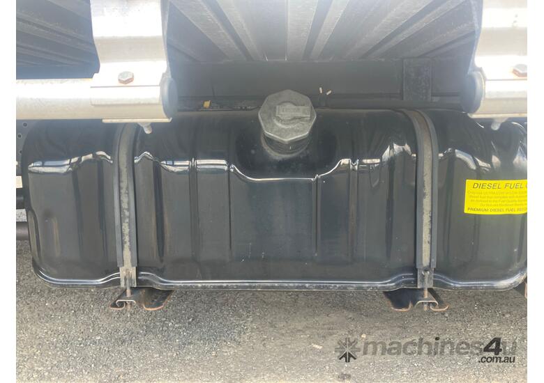 caption 2021 Isuzu NLR 45-150 Table Top
