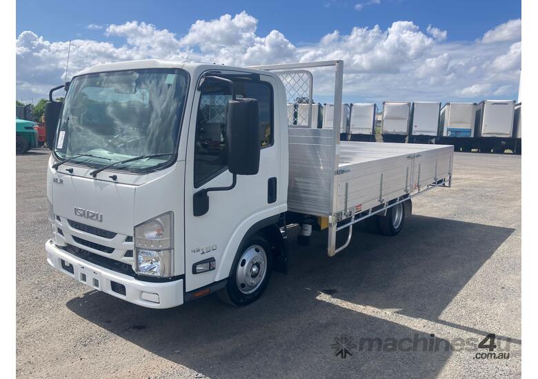 caption 2021 Isuzu NLR 45-150 Table Top