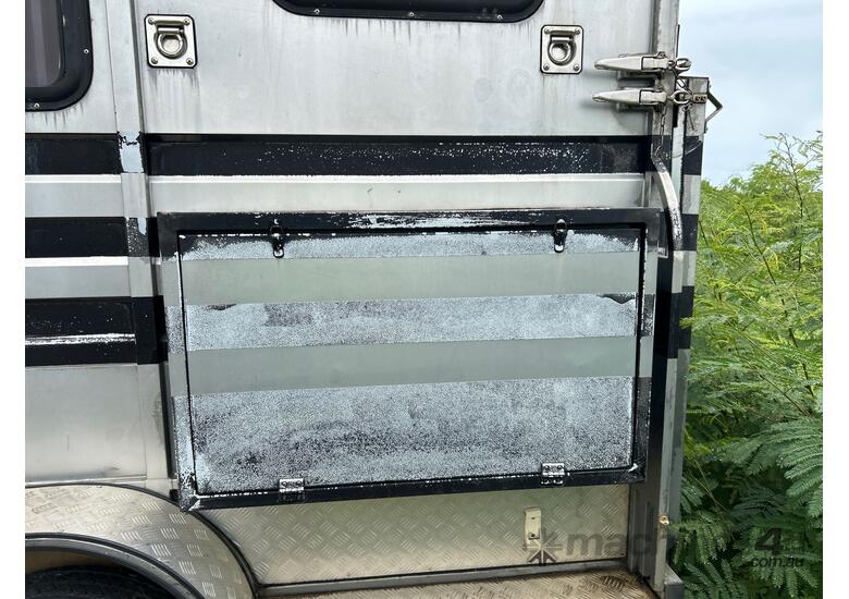 caption 2018 Iron Horse Tandem Axle Gooseneck Horse Float